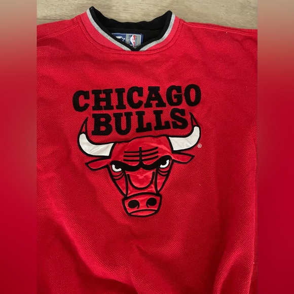 Chicago Bulls Red Sweatshirt - Picture 2 of 7